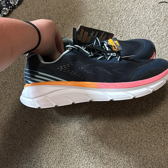 Brand New Avia Women’s Sneakers - Picture 2 of 4